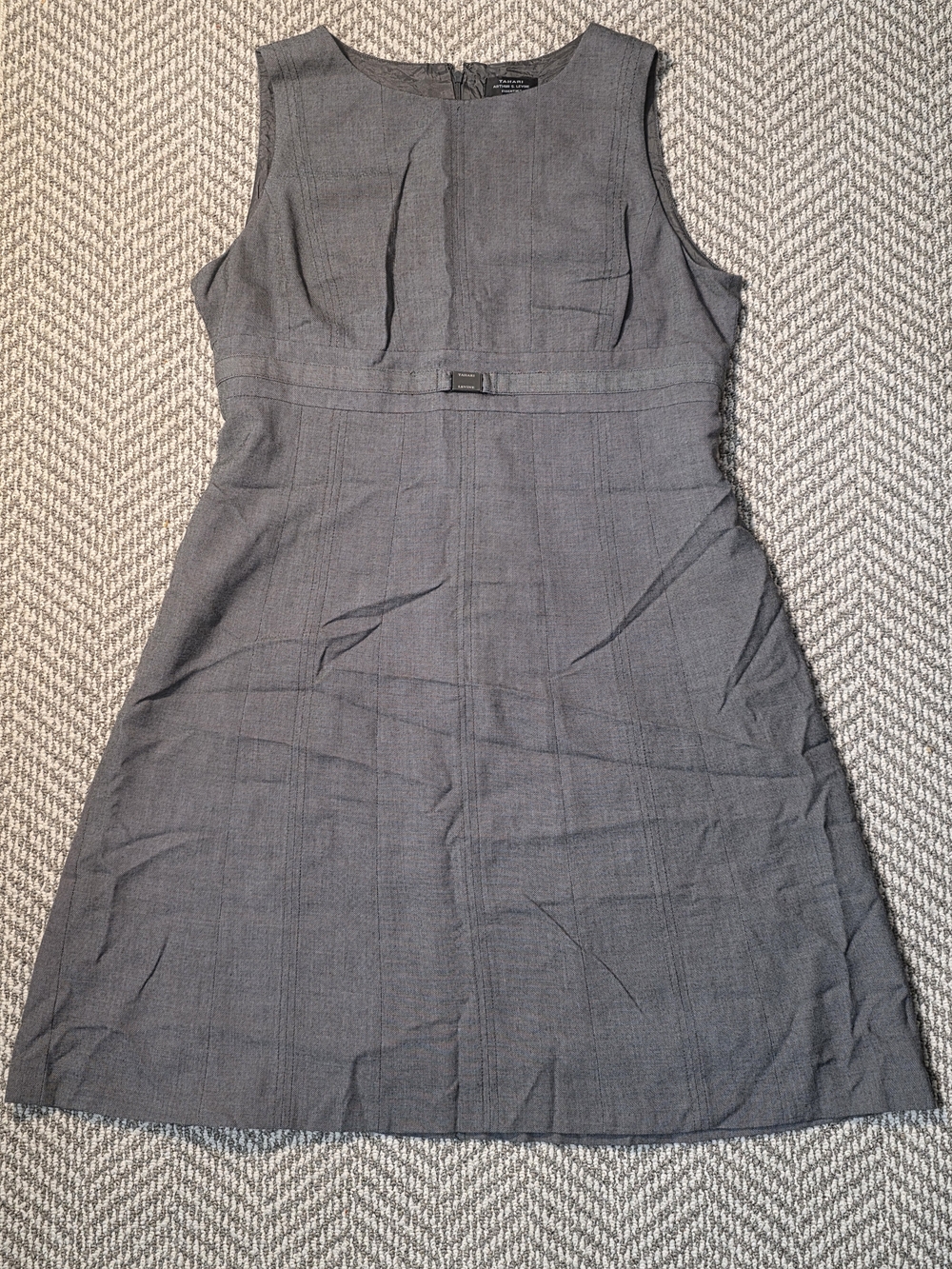 Tahari Arthur S Levine Dress Size 16 Gray Textured Sleeveless Sheath Career